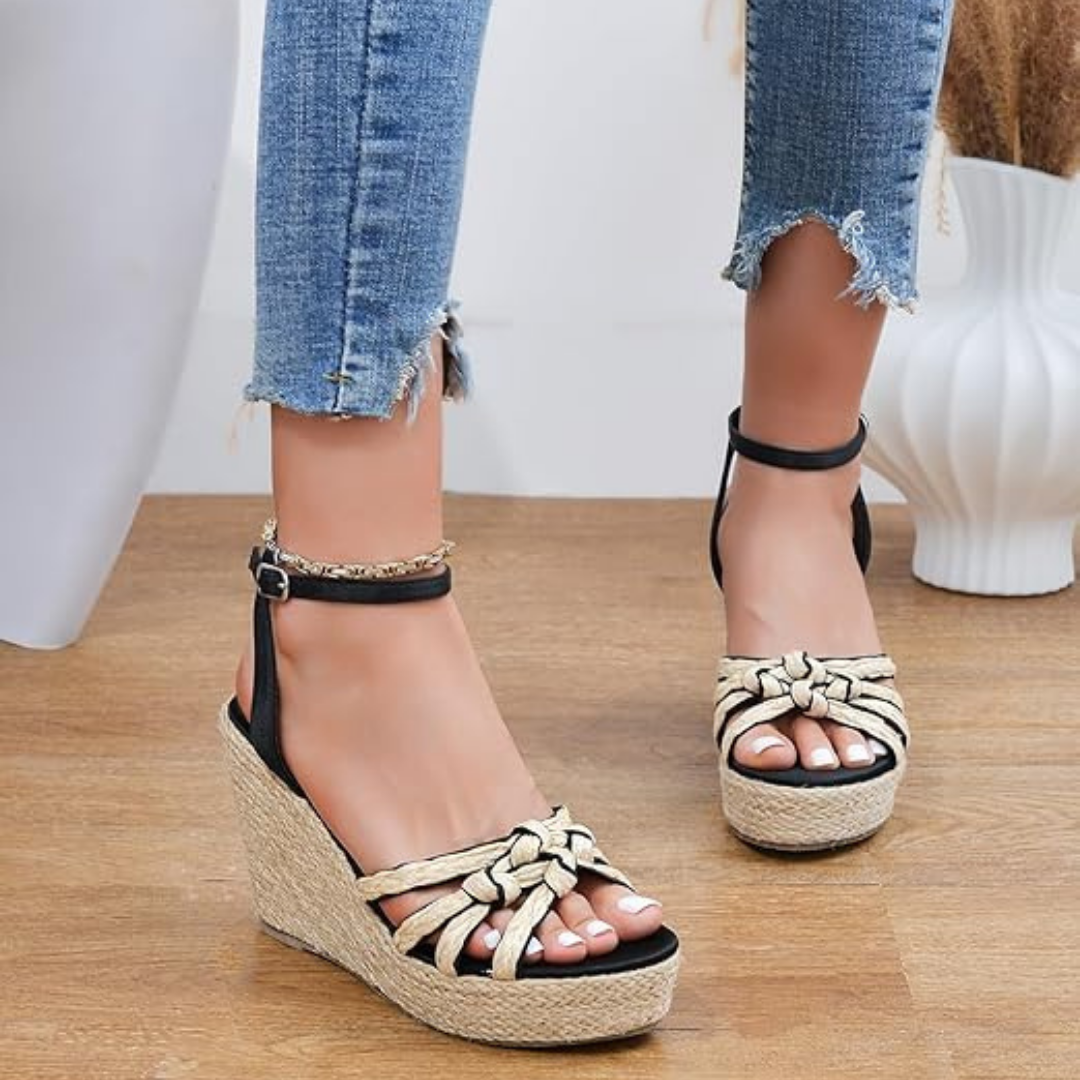 Schwarze Keilsandalen für Damen mit Seilplateau und geknotetem Riemen
